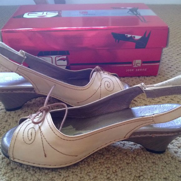 Jose Saenz designer Spanish heels with etching on - Picture 5 of 7